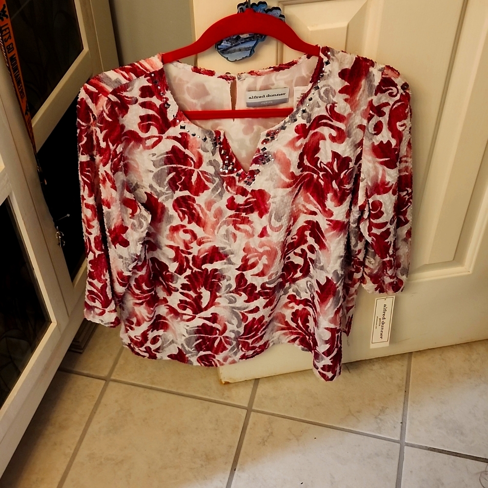 New With Tags Alfred Dunner Embellished Vento Valley  Top SIZE 10 P